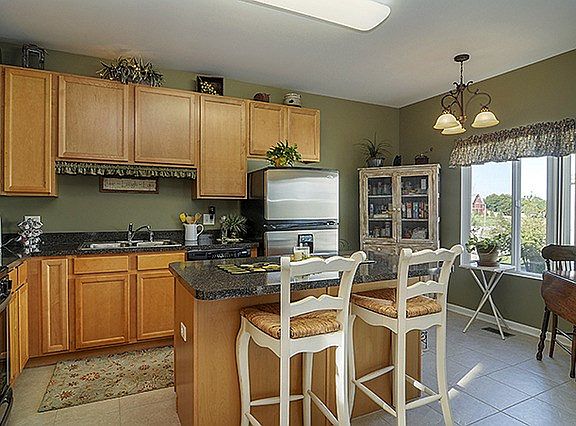 4th image of 1363 Manning Ave