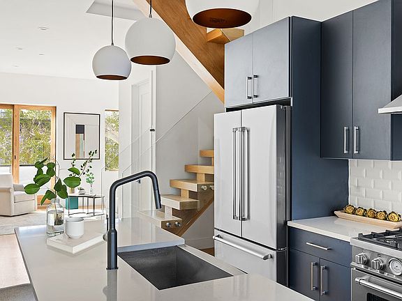 4th image of 483 Marion St APT 3