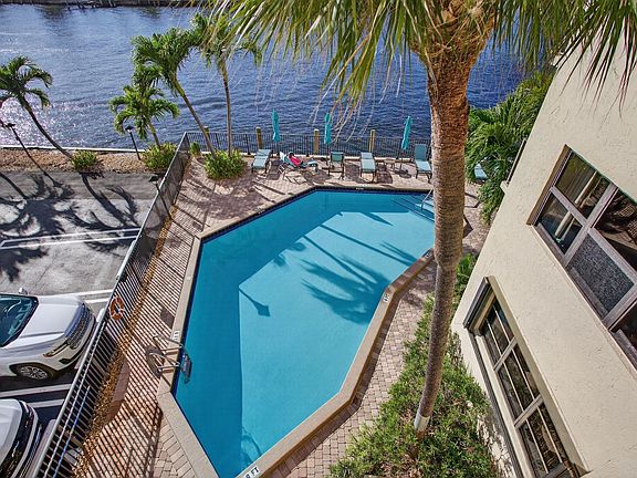 4th image of 501 N Riverside Drive #301