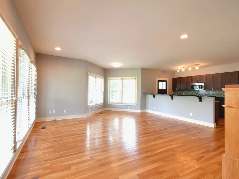 315 Sylvan Park Ln — Photo 6