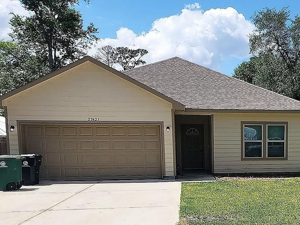 22423 Woodlake Rd