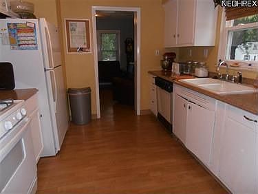 4th image of 1226 Iroquois Ave