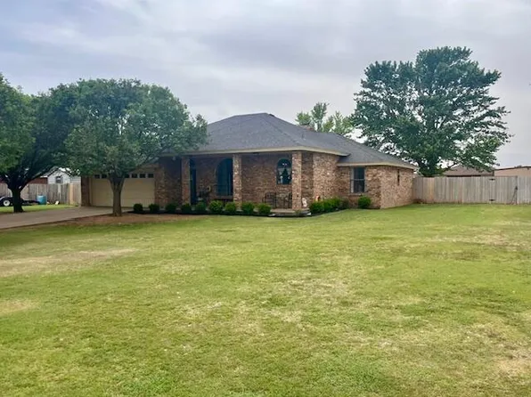 1417 Kings Row, Plainview, TX 79072