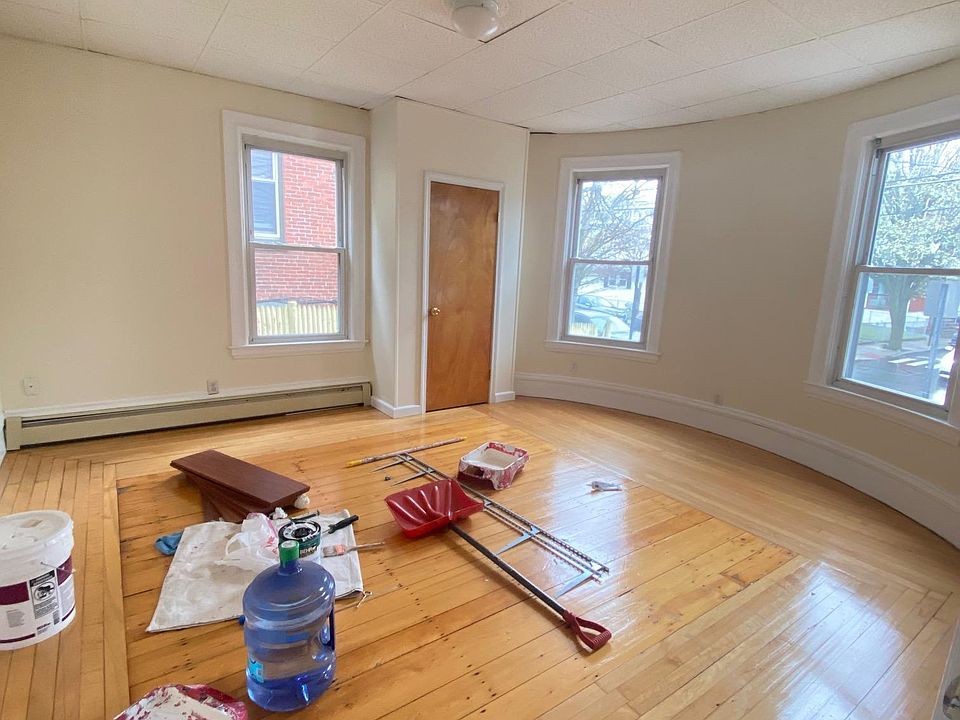 1st image of 52 Mount Vernon St APT 1