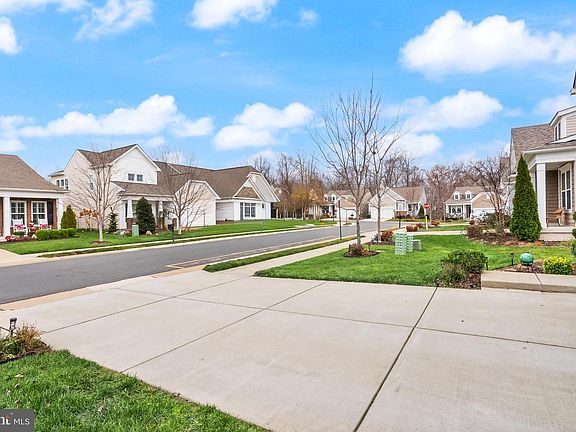 3rd image of 5 Montauk Ave
