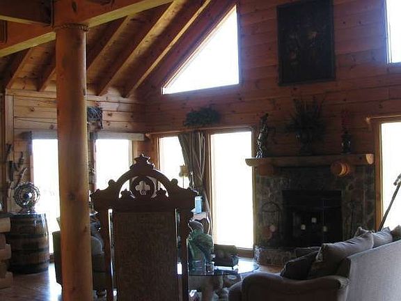 4th image of 221 County Road 969
