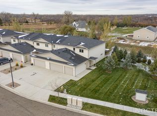 708 Mayflower Dr, Bismarck, ND 58504