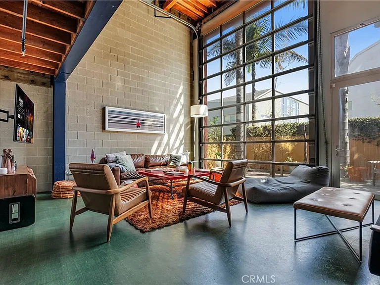 2114 Narcissus Ct — Photo 2