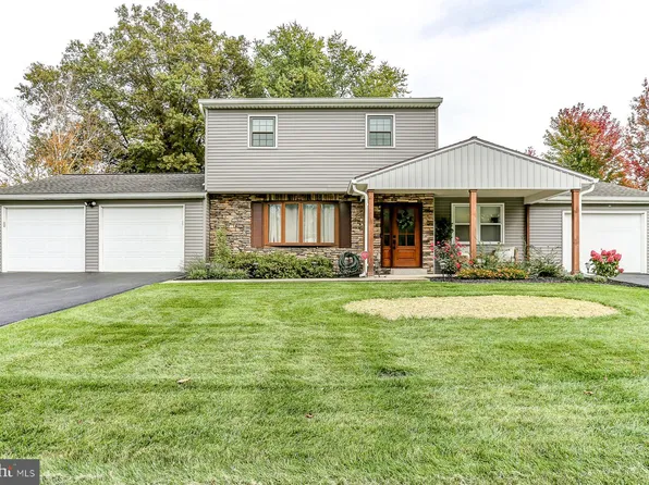1308 Scenery Dr, Mechanicsburg, PA 17050