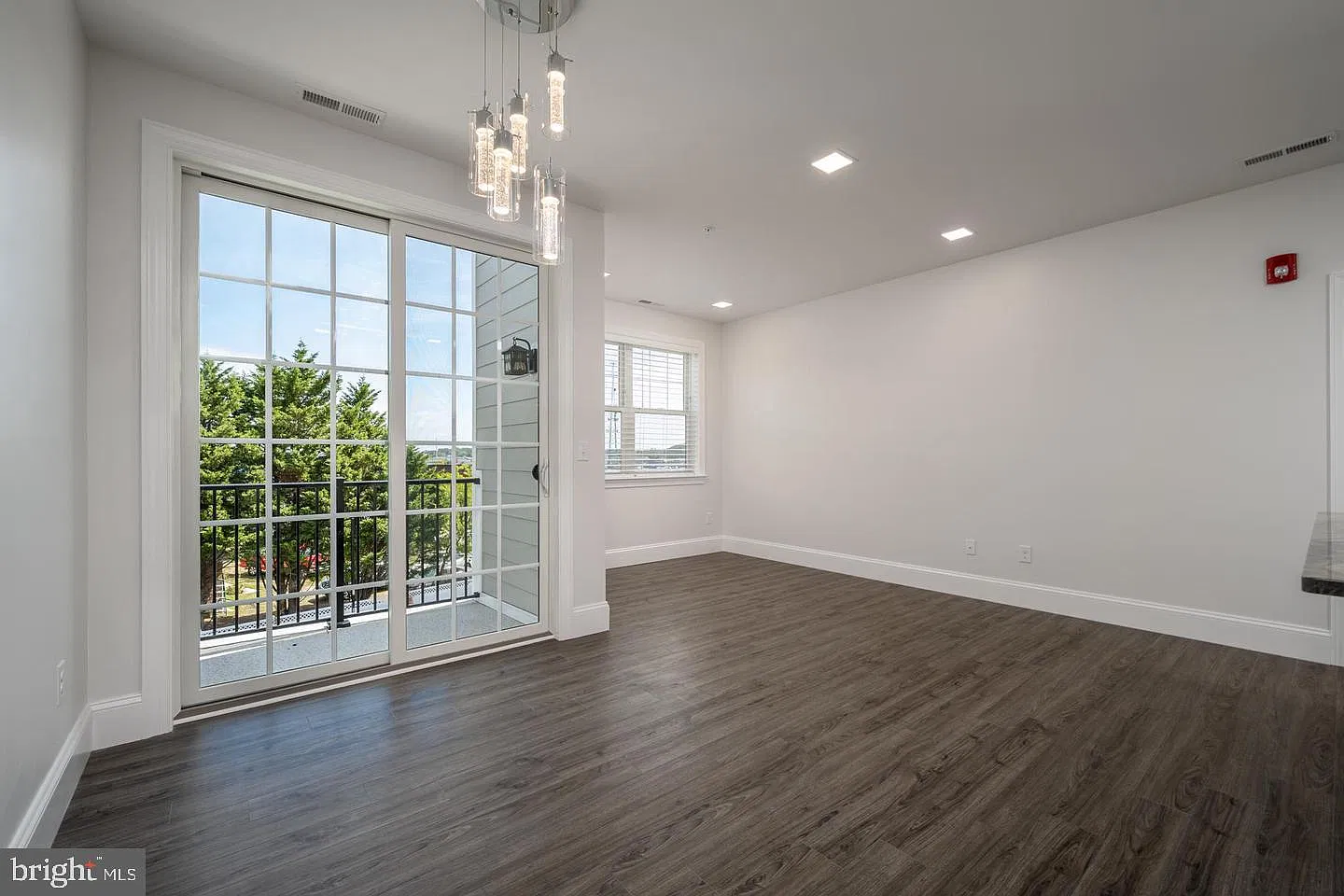 2 bed, 2.0 bath, 987 sqft, $2,000 — Photo 3