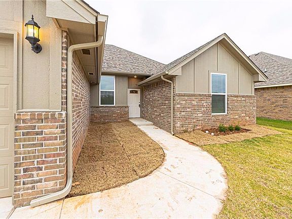 2nd image of 1311 Pebble Pond Dr
