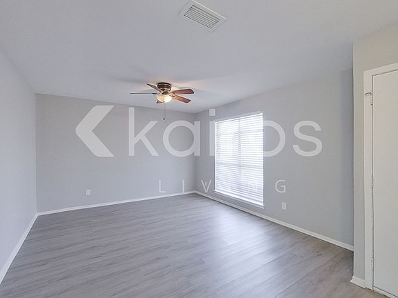 3rd image of 350 E Davis Cir