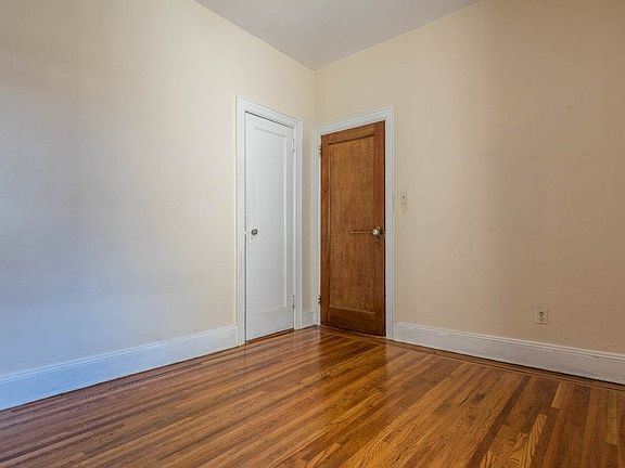 3rd image of 135 Manhattan Ave #2FLRBB