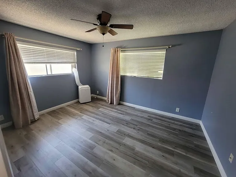 20909 Cortner Ave — Photo 2