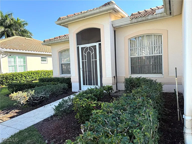 11081 Lakeland Cir — Photo 2