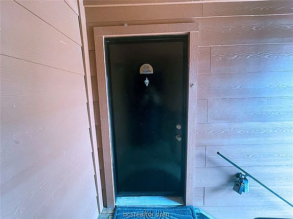 5th image of 904 University Dr #68