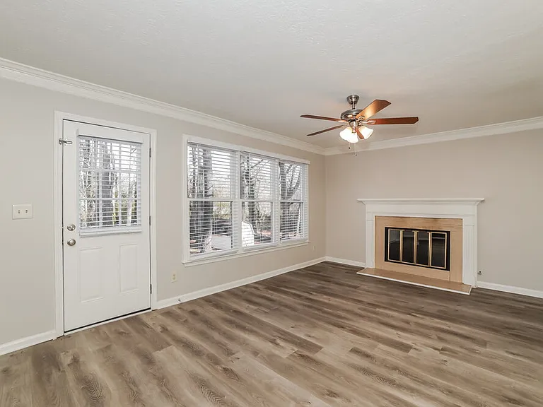 5690 Roundelay Way — Photo 7