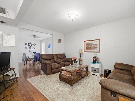 5th image of 1031 Anderson St