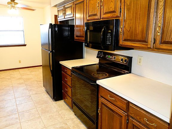 3rd image of 118 Brookwood St