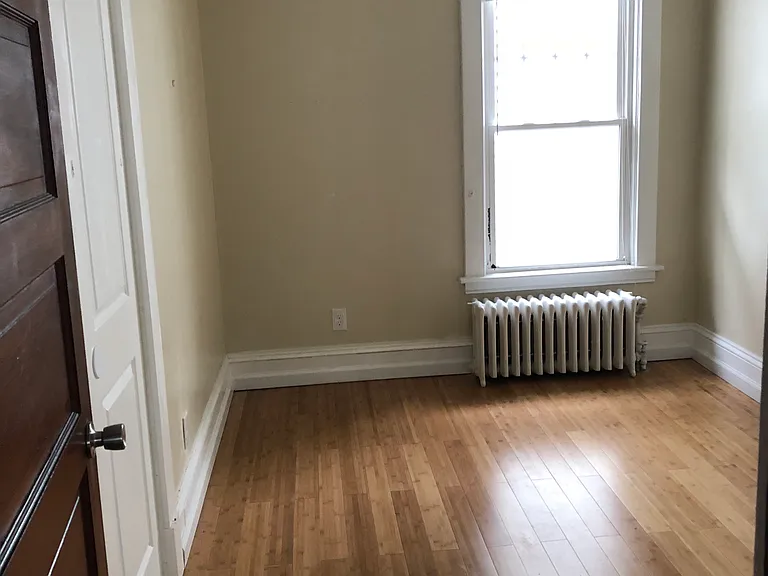 546 Myrtle Ave #1 — Photo 3