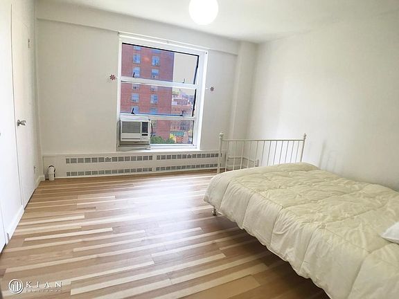 2nd image of 90 La Salle St APT 9A