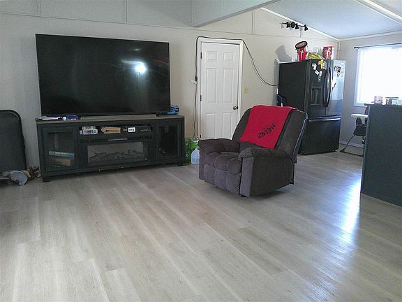 3rd image of 340 E Main St