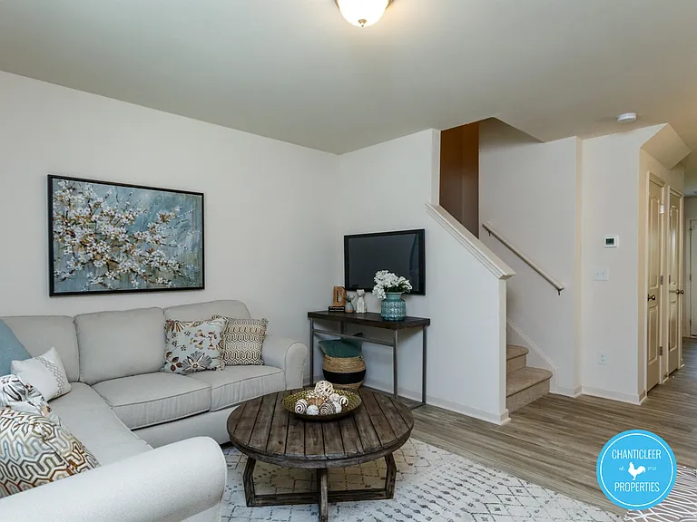 526 Hobkirks Pl #1 — Photo 2