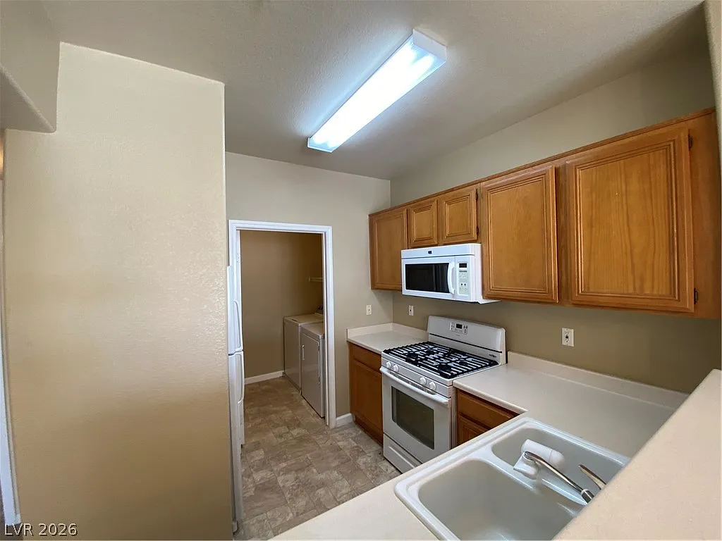 1 bed, 1.0 bath, 743 sqft, $1,195 — Photo 3