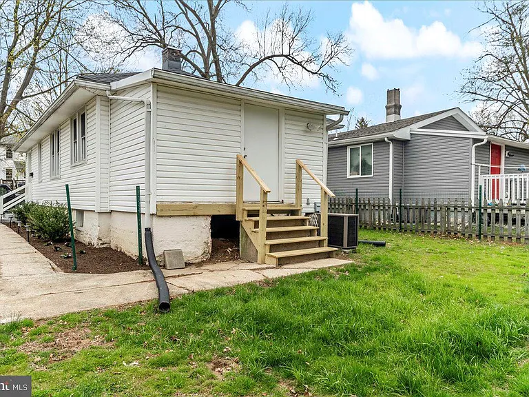 251 Hickory St — Photo 19