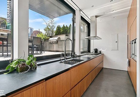 4th image of 50 Lispenard St