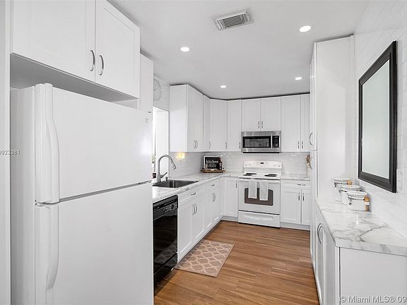 5th image of 6906 NW 76th Dr