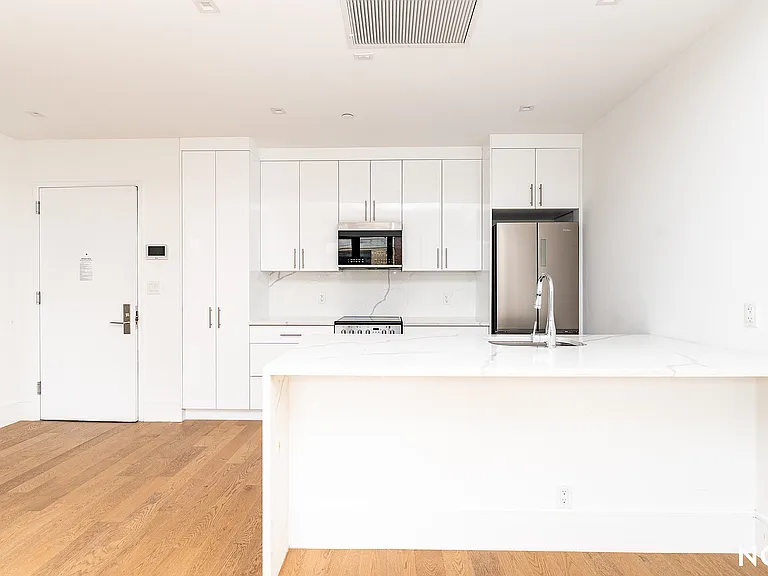 14-27 28th Ave #501A — Photo 1