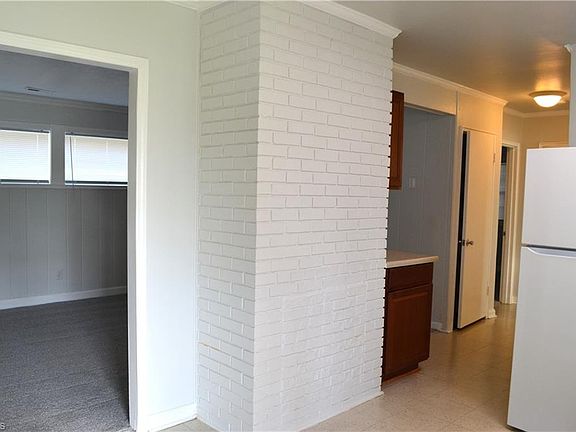5th image of 1301 Summit Ave