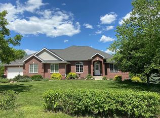 1978 Firestone Dr, Dubuque, IA 52002