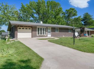 5105 Staten Dr, Godfrey, IL 62035