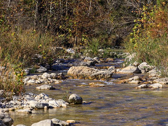 4th image of 2269 Old Rocksprings Rd