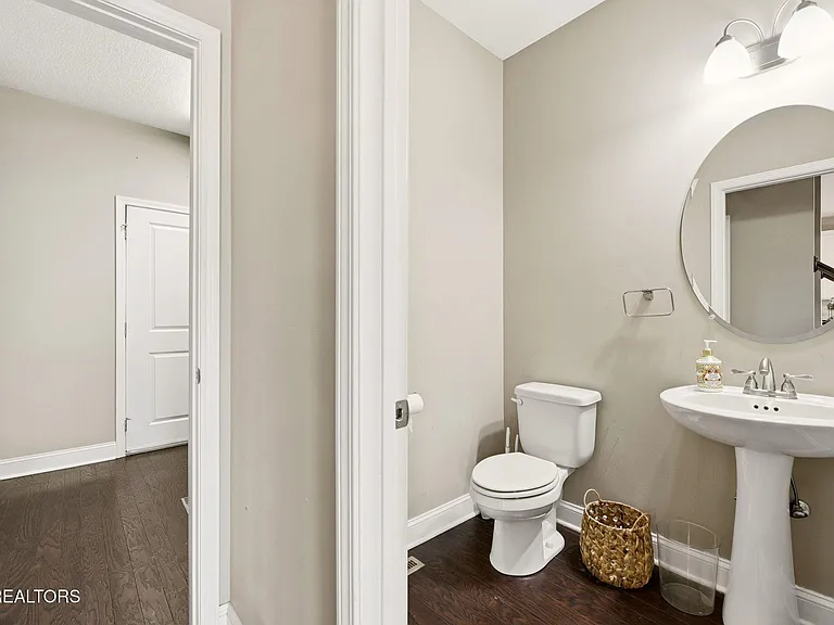1635 Silver Spur Ln — Photo 9