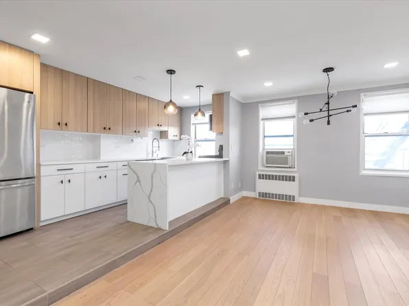 67-12 Yellowstone Boulevard image 4 of 24