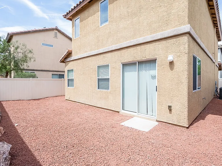 530 Eresma St — Photo 17