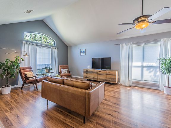 4th image of 3018 Creekside Dr