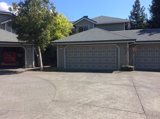 2032 Stonefield Ln, Santa Rosa, CA 95403