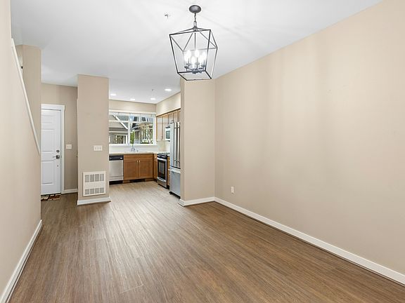 4th image of 2343 NE Park Dr
