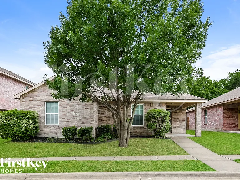 607 Lentisco Dr — Photo 1