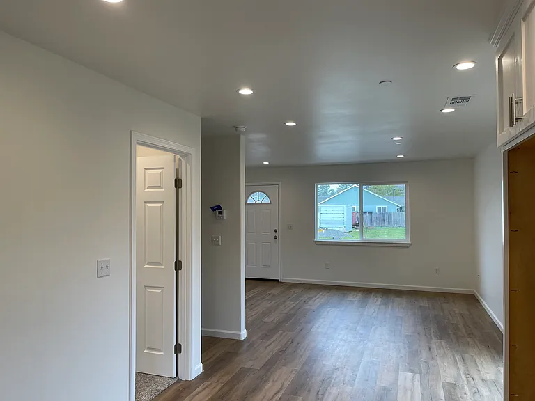 1841 Lime Ave — Photo 8
