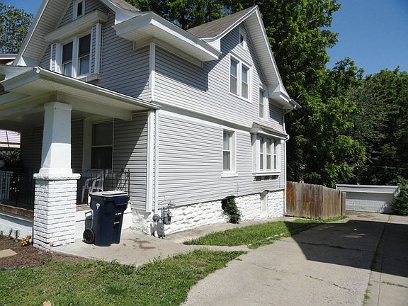 2nd image of 3212 Victor St