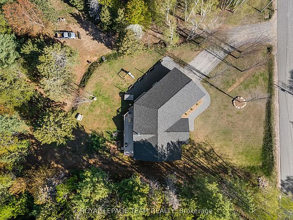 4th image of 36 Hillcrest Ave