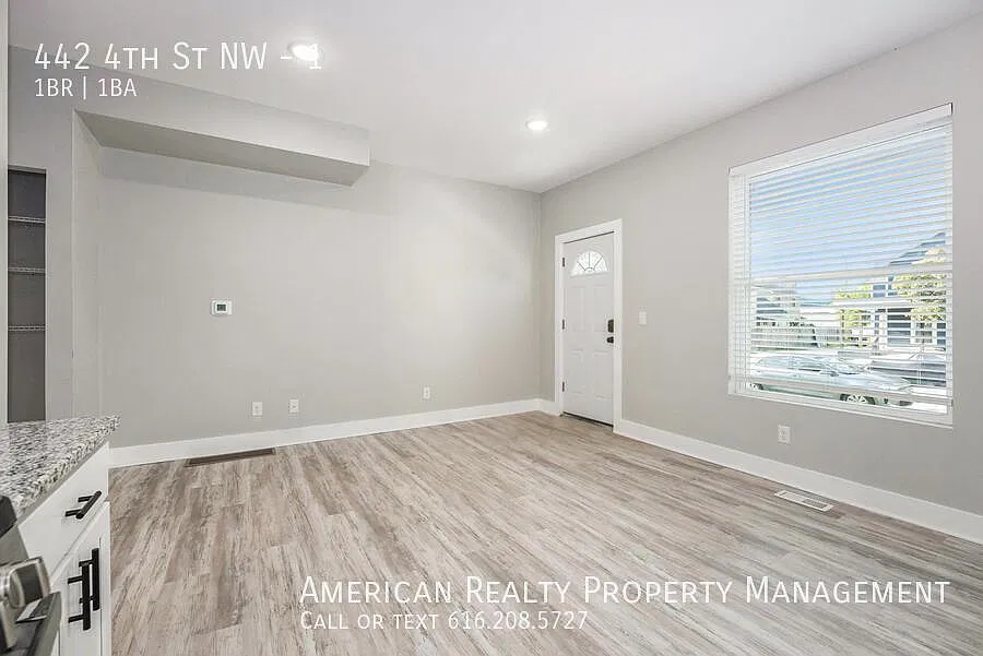 442 4th St NW — Photo 3