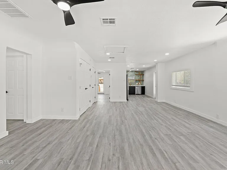 3221 N Stanton St — Photo 6