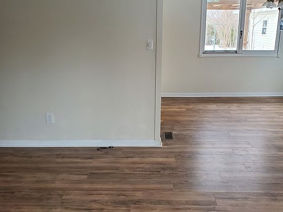 4th image of 220 W Parkview Ln
