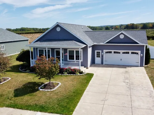126 Pine Tree Ln, North East, PA 16428